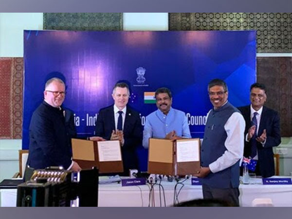 Deakin University, Australia and Indian Institute of Technology (IIT), Gandhinagar sign MoU to boost the education and research ecosystem in the region