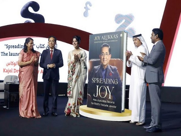 Joy Alukkas, along with his wife Jolly Joy, Brand Ambassador Kajol, Ahmed Al Ameri, CEO, Sharjah Book Authority and  Anantha Padmanabhan, CEO, HarperCollins at the book launch