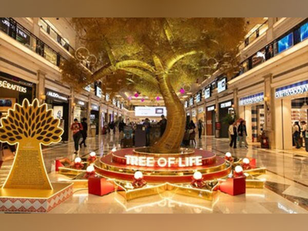 The Tree of Life, is a magnificent installation done by DLF Promenade this Diwali symbolizing sustainability.