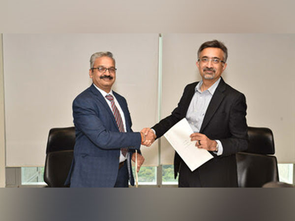 (L-R) Rohit Mathur, SVP & SBU Head-HR and Payroll, Ramco Systems, and Gokul Chaudhri, President, Tax, Deloitte Touche Tohmatsu India LLP, during signing ceremony at Deloitte office in Bengaluru, India