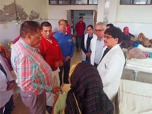 Annamrita Foundation Team Distributing Meals and in Discussions with Medical Team in a Hospital in Palwal, Haryana