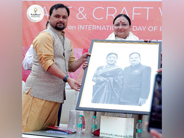 Dr Mallika Nadda (the Chairperson of Special Olympics Bharat) had chaired the inaugural event honoured by Kalabhumi Founder Asgar Ali with the beautiful portrait of J.P Nadda and Malika Nadda.