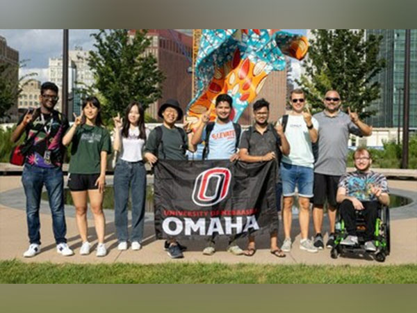 University of Nebraska at Omaha students enjoying Nebraska student life.