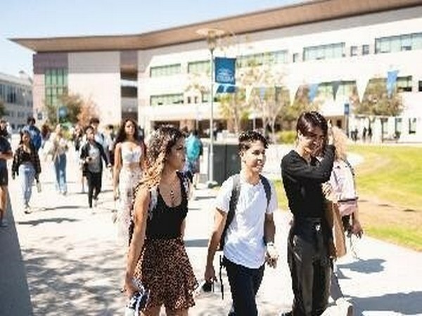 Students on campus at California State University San Marcos