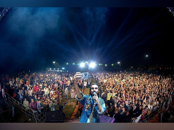 Fever 95 Unleashes a Sonic Storm: Aditya Gadhvi Live at Savana Party Lawns!