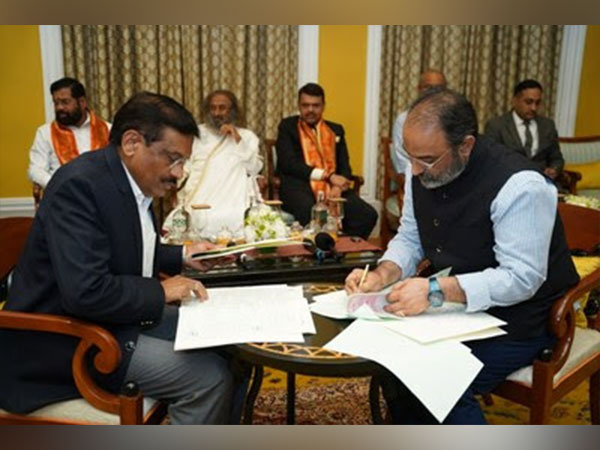 The Art of Living signs an MOU with the Govt. of Maharashtra for a powerful resolution to the devastating water crises