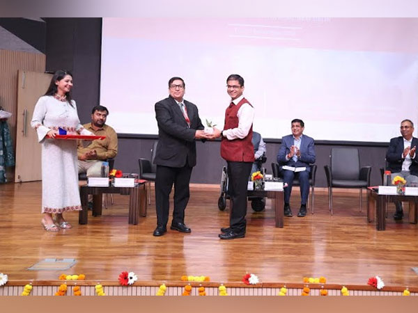 Prof. Shobhit Mathur, VC of Rishihood University, honors Dr. Rama Nand Malviya, University Librarian, for successfully hosting the International Conference