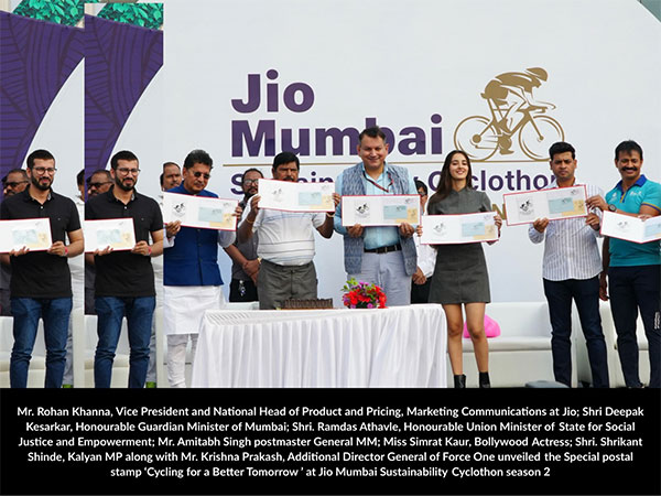 Deepak Kesarkar, Mumbai's Guardian Minister, Ramdas Athawale and Shrikant Shinde announce Thane-Mumbai cycling lane at Jio Mumbai Cyclothon