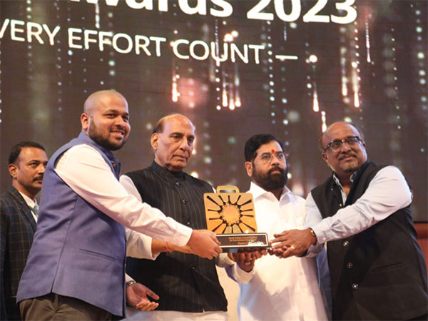 Aamir Mulani, Founder & CEO, and Samson Jesudas, Director of PlayboxTV, receiving award from Minister of Defence Rajnath Singh and Chief Minister of Maharashtra Eknath Shinde