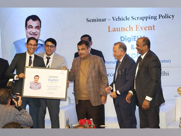 Sriram Iyer, Nitin Chitkara, Nitin Gadkari, Mrugank Paranjpe, P K Banerjee at the launch of DigiELV