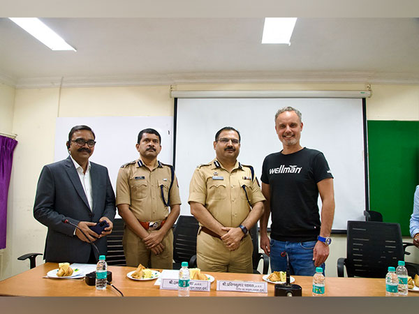 Pravin Padwal, Joint Commissioner of Police (Traffic), Mumbai, with Karolis Mieliauskas
