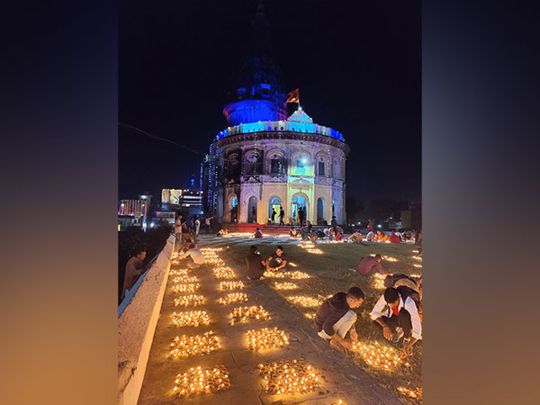 SriMandir lighting up more than 30,000 Diyas in Ayodhya to celebrate Diwali last year (2023)