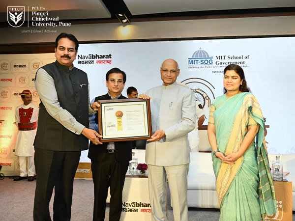 Chancellor Harshvardhan Patil, accepting 'Navbharat Ke Shilpkar' Award on behalf of Pimpri Chinchwad University