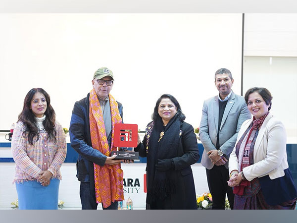 Narendra Kumar, Creative Shape Shifter being felicitated by Dr Madhu Chitkara Pro-Chancellor Chitkara University