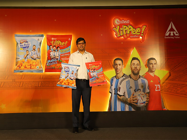 Suresh Chand, Vice President & Head of Marketing, Snacks, Noodles & Pasta, ITC Foods unveiling the new packs of Bingo! and Sunfeast YiPPee!