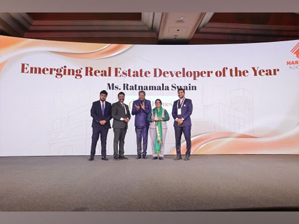 Ratnamala Swain, Director of DN Homes, proudly accepts the 'Emerging Real Estate Developer of the Year' award at NAREDCO NextGen Conclave & Icons - 2024