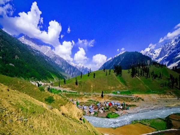 A Photographer's Paradise: 10 Instagram-Worthy Spots in Kashmir
