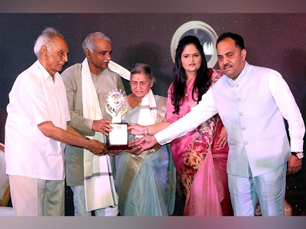 Dr. Mandakini Amte received the Urja Lifetime Achievement Award by Gravitus Foundation Pune