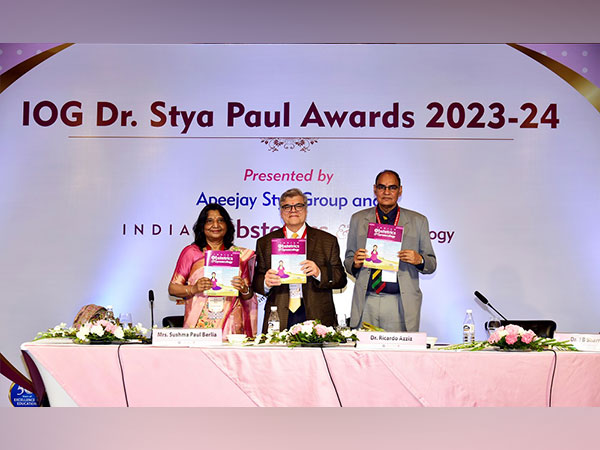 (From left to right) Sushma Paul Berlia, Dr Ricardo Azziz and Dr JB Sharma (Editor-in-Chief, IOG Journal)