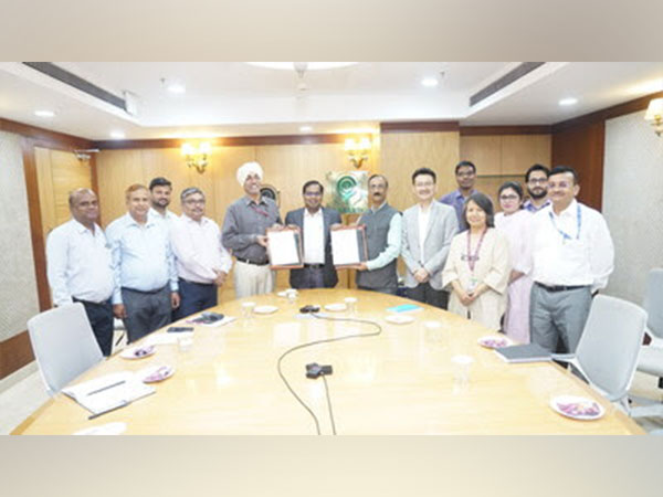 NABARD AND NRLM sign a landmark MoU for the benefit of women SHGs