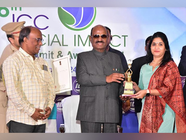 Apurva Rathod (right), Company Secretary and Chief Sustainability Officer at LTFH accepting the award from the Governor of West Bengal, Dr. C.V. Ananda Bose (centre)