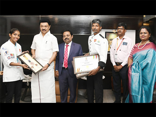 Left-Shreya Aneesh, Chief Minister MK Stalin, Chennais Amirta Hotel Management Institution Chairman R Boominathan, Chef Karthik, Mariappan, CEO Kavitha Nandakumar-right