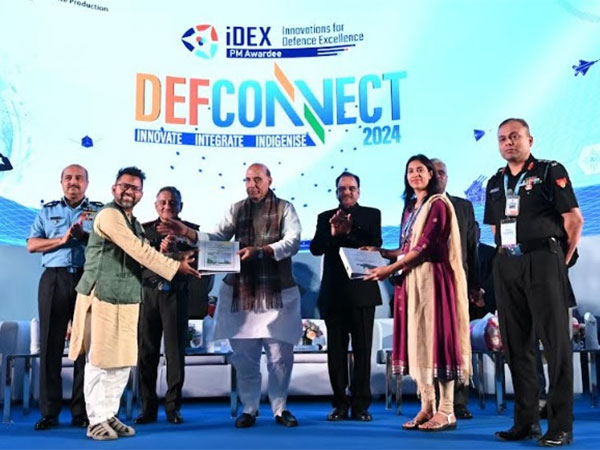 L-R - Dr. Shivaraman Ramaswamy, Director and CTO, BBBS in the presence of Rajnath Singh, Defence Minister