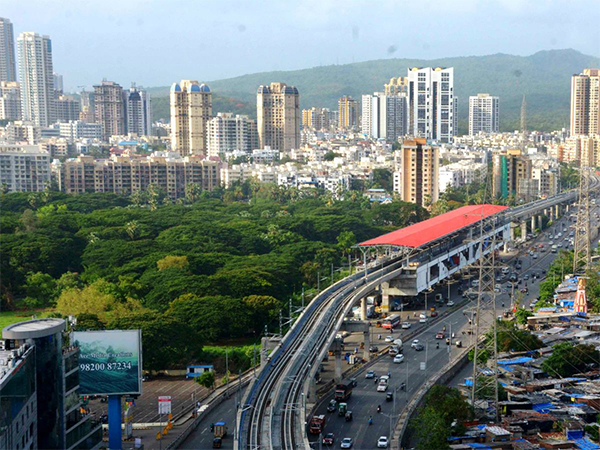 Residential boom along Mumbai's Western Express Highway