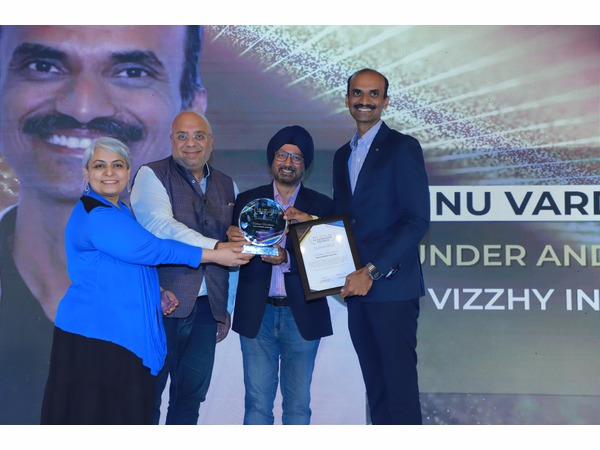 Dr Vishnu Vardhan, founder and CEO of SML and Vizzhy, accepting GEN-AI Founder of the year Award