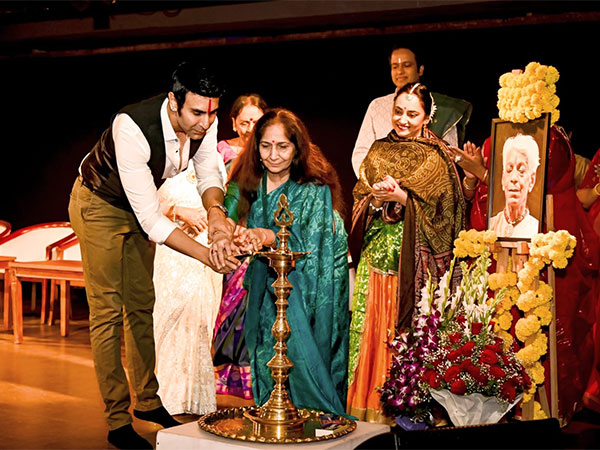 Illuminating Legacy: Pallavi Shome's Guru Pranam Pays Resplendent Tribute to Kathak Maestro Guru Munna Lal Shukla