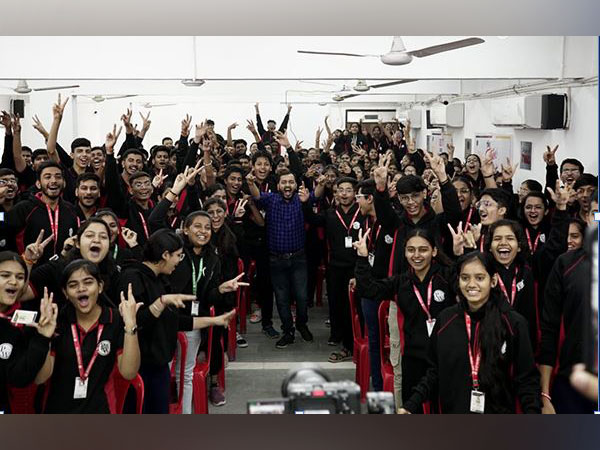 Alakh Pandey, the Founder & CEO of Physics Wallah with Vidypeeth Students