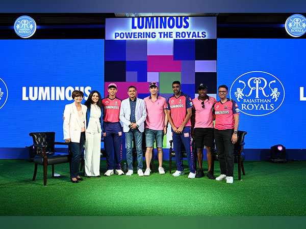 Neelima Burra, Chief Strategy Transformation & Marketing Officer, Preeti Bajaj, MD & CEO, Amit Shukla, VP & Business Head, Luminous, with Rajasthan Royal players