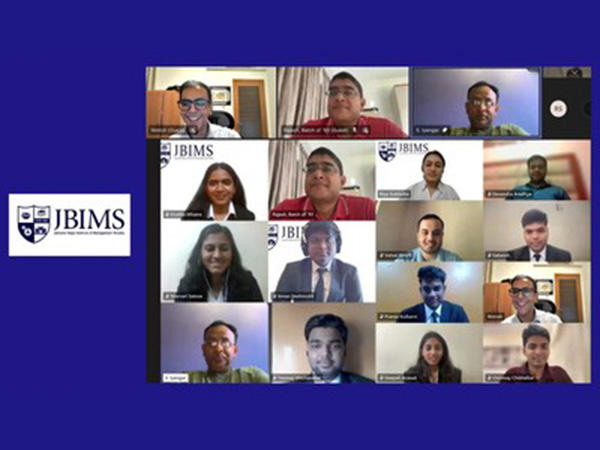 Nimish Dwivedi, Rajesh Patil, Director Dr. Srinivasan R. Iyengar (L to R) on the top row, and the students at the 6th edition of Smt. Jyoti Dwivedi Memorial Scholarship, JBIMS