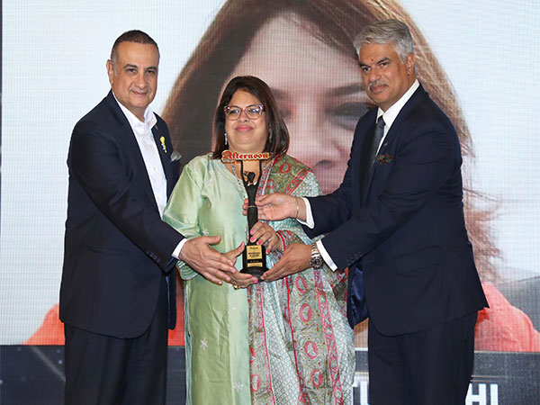 Nitu Joshi of MIAM NGO Receives Best Social Worker Award at Newsmakers Achievers Award