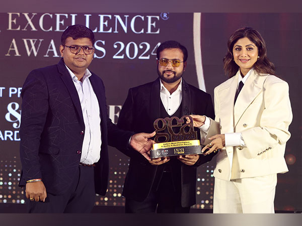 Deepanshu Goyal: Director & Parag Goyal: Founder & CEO (Goyal Cement Blocking) honored by Shilpa Shetty Kundra at the "Global Excellence Awards 2024" by Brand Empower