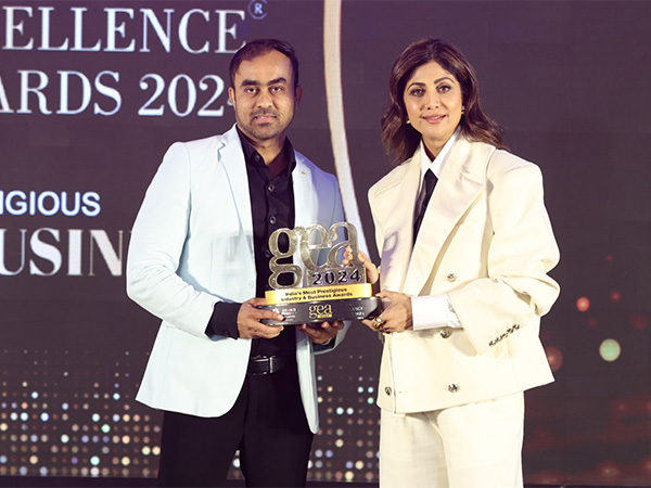 Sakir M Dadu, Founder (Dadu Legal Firm) receives Global Excellence Awards 2024 by the hands of Chief Guest Shilpa Shetty Kundra