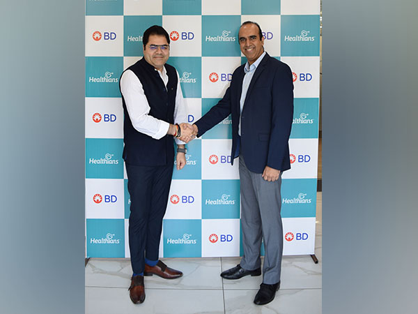 Deepak Sahni, Founder & Chairman, Healthians (left) and Atul Grover, Managing Director, BD India/South Asia (right), sign up strategic partnership to advance cervical cancer screening in India