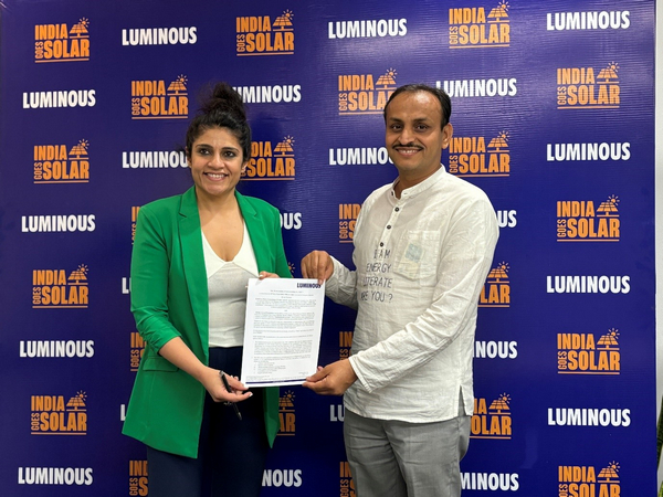 Preeti Bajaj, CEO & MD of Luminous Power Technologies, and Professor Chetan Singh Solanki, Founder of the Energy Swaraj Foundation with the signed MOU