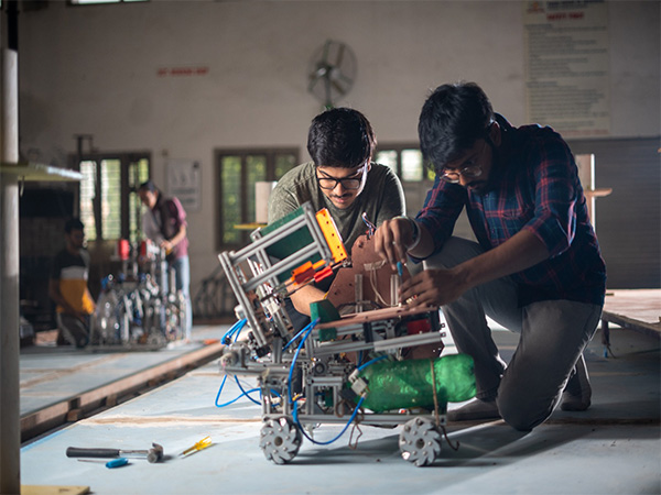 Pioneering Change: B.Tech students at Parul University driving the future of automation and robotics