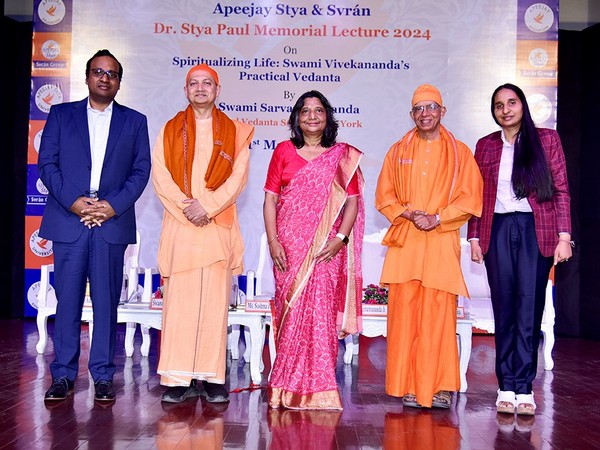 Left to Right - Aditya Paul Berlia, Swami Sarvapriyananda, Sushma Paul Berlia, Swami Shantatmananda and Dr Neha Berlia