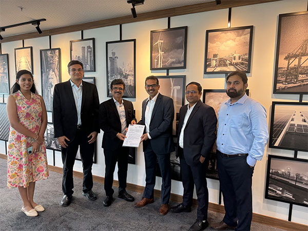 (Left to Right) Ayushi Jain, Nisheeth Khare, Virender Pankaj, Sachin Jain, Mukesh Kumar and Namit Sharma from Aseem Infrastructure and Cleantech Solar