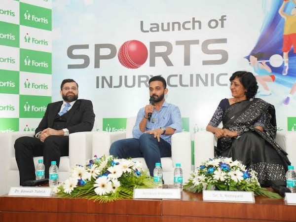 Ajinkya Rahane, Dr Sanesh Tuteja, Cons. Arthroscopy & Sports Medicine & Dr S. Narayani, Business Head-Fortis Hospitals Mumbai at the launch of Fortis Mulund's Sports Injury Clinic