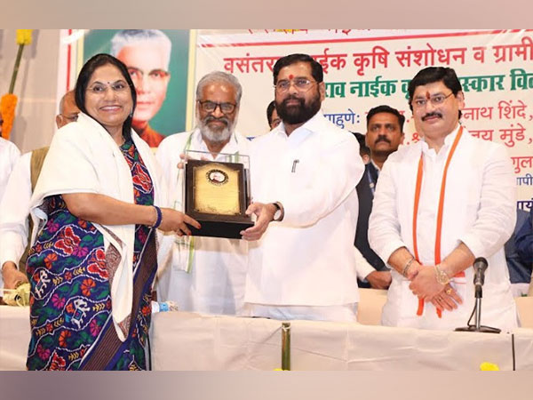 Dr Bhagyashree Patil receives the "Vasantrao Naik Award" from CM Eknath Shinde for her innovative work in modern agriculture