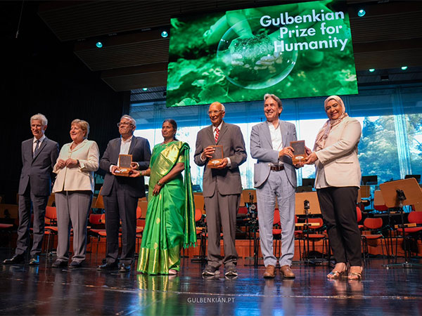 Vijay Kumar Thallam - Executive Vice Chairman Rythu Sadhikara Samstha and Nagendramma (farmer) receiving the award with joint winners SEKEM (Biodynamic Association) and Dr. Rattan Lal (Soil Scientist)