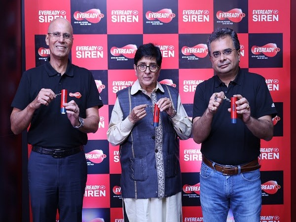 L-R: Suvamoy Saha, MD, Eveready Industries India Ltd.; Kiran Bedi, Social Activist; Anirban Banerjee, Senior VP & SBU Head (batteries & flashlights), Eveready Industries India Ltd.