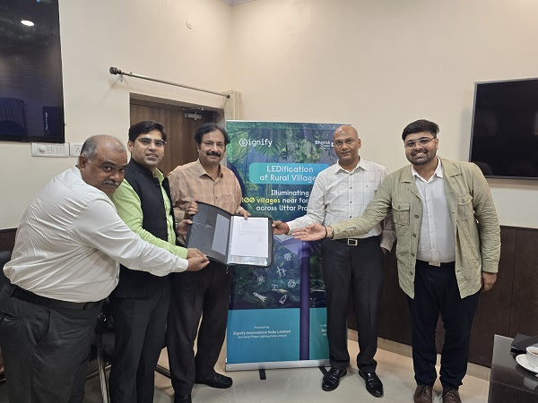 MoU exchanged in the presence of Sanjay Srivastava, Principal Chief Conservator of Forest, Rakesh Kumar Singh, CSR Lead, Signify and Manovira