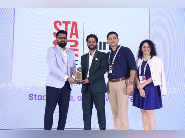 Itish Arora (Vice President Strategic Sales Head) and Hrithik Manchanda (Technical Lead) at StackRoute NIIT Limited received the Gold Award for "Best in Learning Data Analytics"