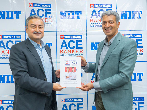 Vinay Razdan, CHRO HDFC Bank and Pankaj Jathar, Chief Executive Officer NIIT Ltd. during the launch of ACE Banker Program