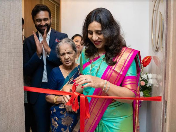 Sagar Muslunkar, Director, V. M. Muslunkar & Sons, inaugurated Arhah with mother and grandmother