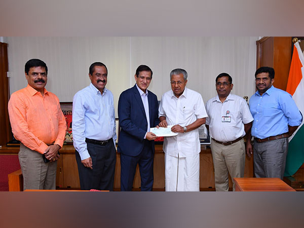 Dr M.I. Sahadulla, Chairman and Managing Director, KIMSHEALTH, handing over the cheque of Rs 1 crore to Chief Minister Pinarayi Vijayan.